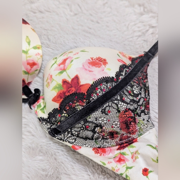 Victoria's Secret Very Sexy Push-up Bra 32C - Picture 3 of 6